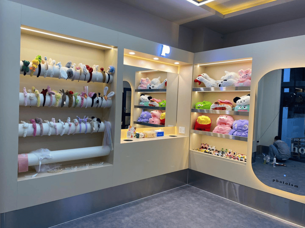 Không gian Photoism với thiết kế hiện đại, mang đến trải nghiệm chụp photobooth chuẩn Hàn Quốc tại Hà Nội (Nguồn: Photoism vn)